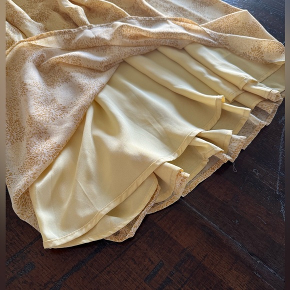 Like New fully lined Maxi dress. Size medium. - Picture 9 of 9